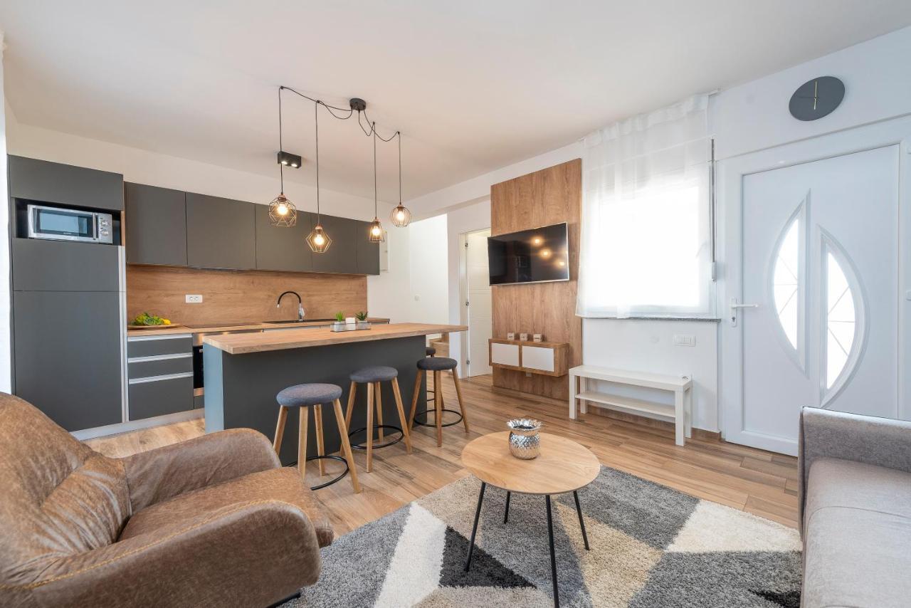 Luxury Apartments - La Vir 3 & 4 Buitenkant foto