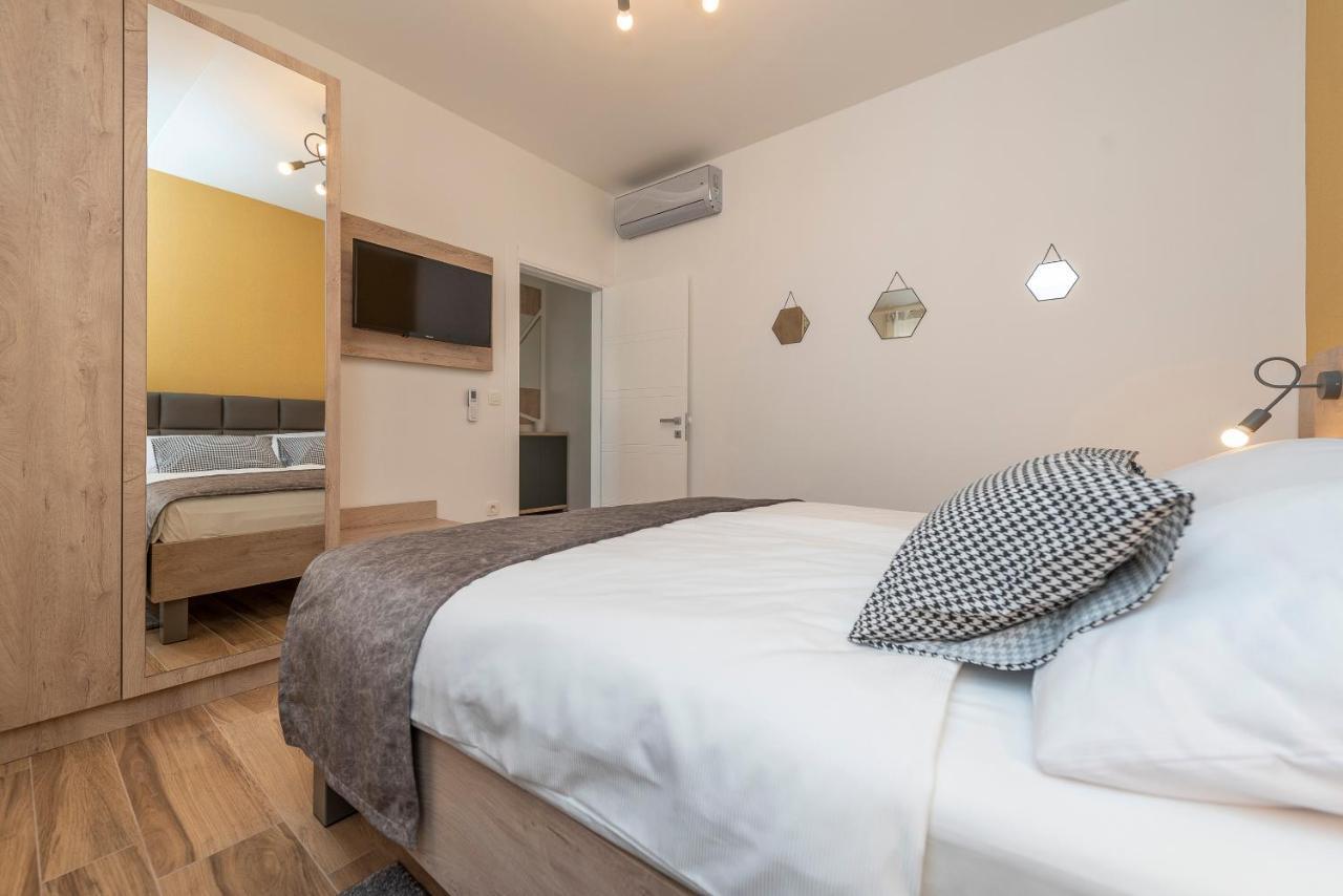 Luxury Apartments - La Vir 3 & 4 Buitenkant foto